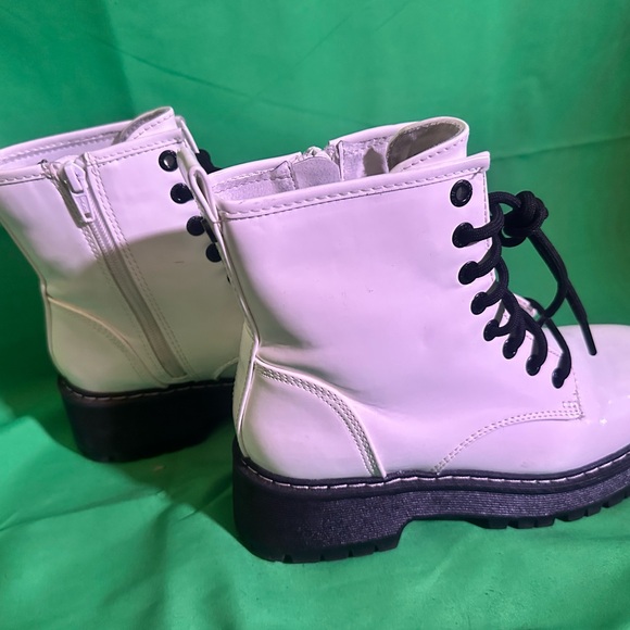 Stylish White Combat Boots - Picture 7 of 8